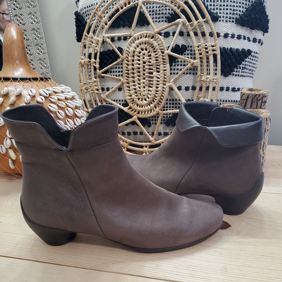 ECCO Sculptured Folded Ankle Boot Booties Brown Leather Zip Women's 10- 10.5/41 - Picture 1 of 16